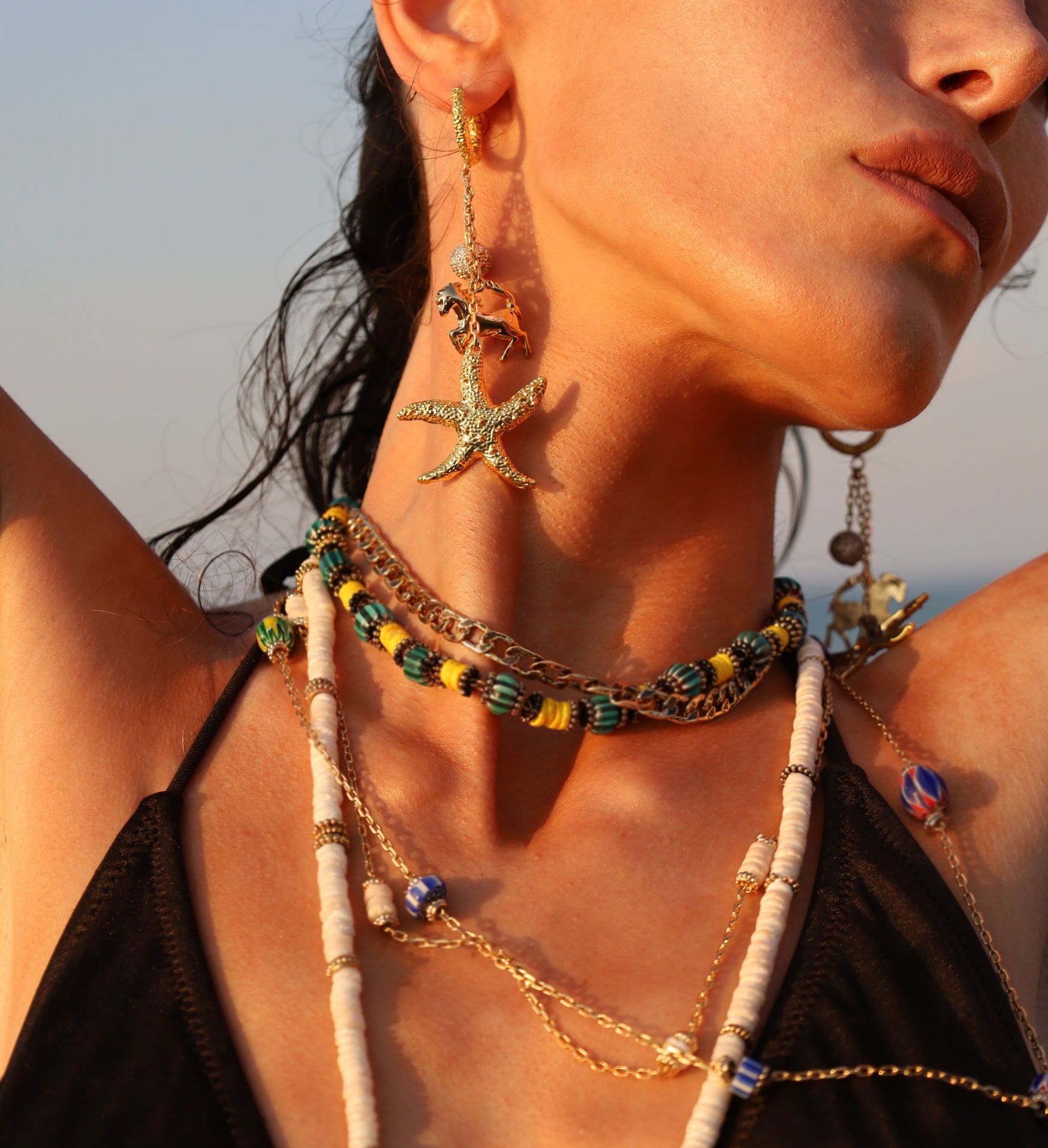 JOYEUX DANGLE EARRINGS